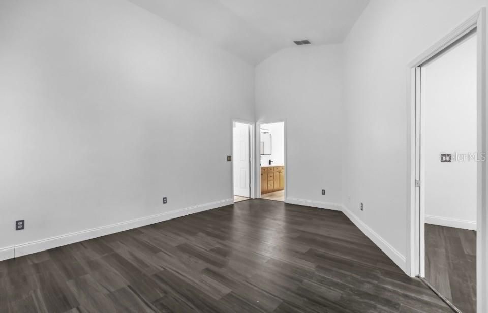 For Rent: $2,840 (4 beds, 2 baths, 1659 Square Feet)