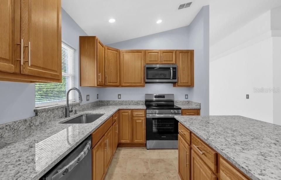 For Rent: $2,840 (4 beds, 2 baths, 1659 Square Feet)