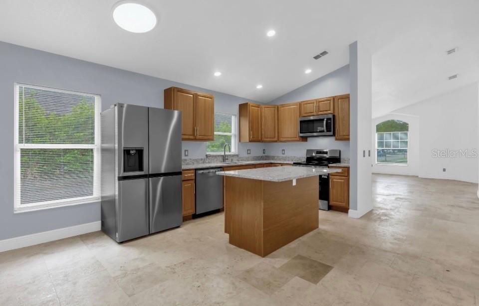 For Rent: $2,840 (4 beds, 2 baths, 1659 Square Feet)