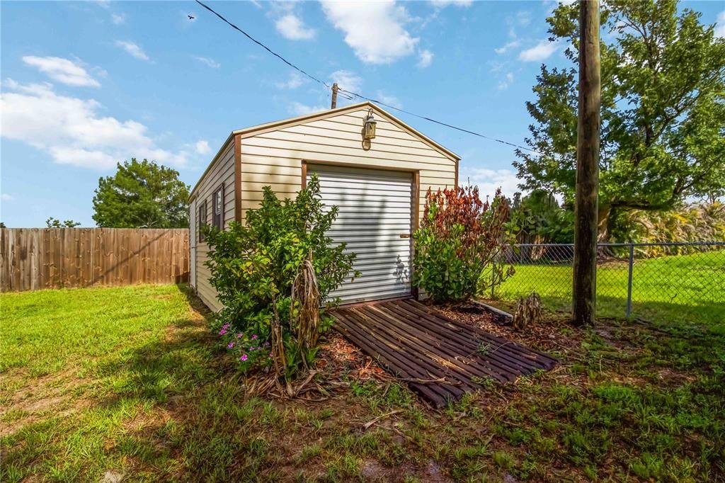 For Sale: $359,000 (3 beds, 2 baths, 1161 Square Feet)