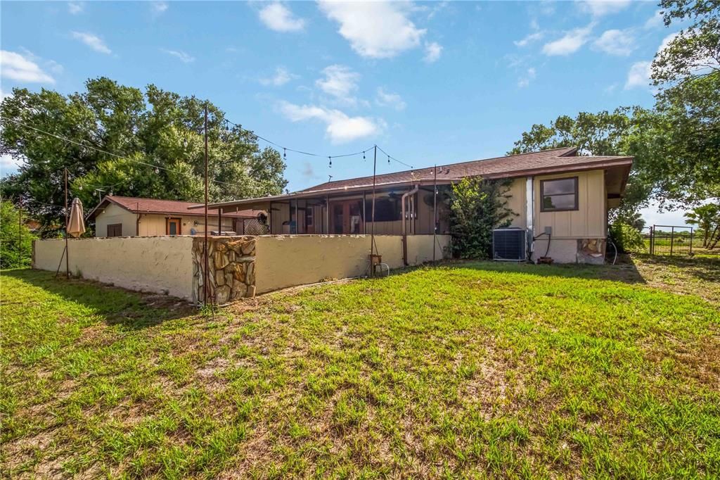 For Sale: $359,000 (3 beds, 2 baths, 1161 Square Feet)