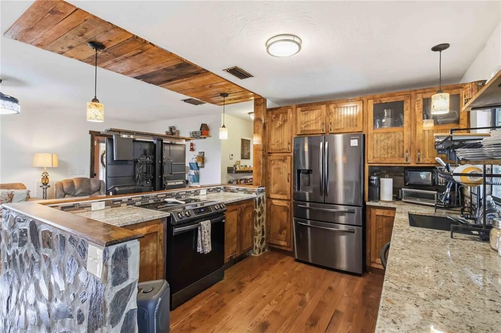 For Sale: $359,000 (3 beds, 2 baths, 1161 Square Feet)