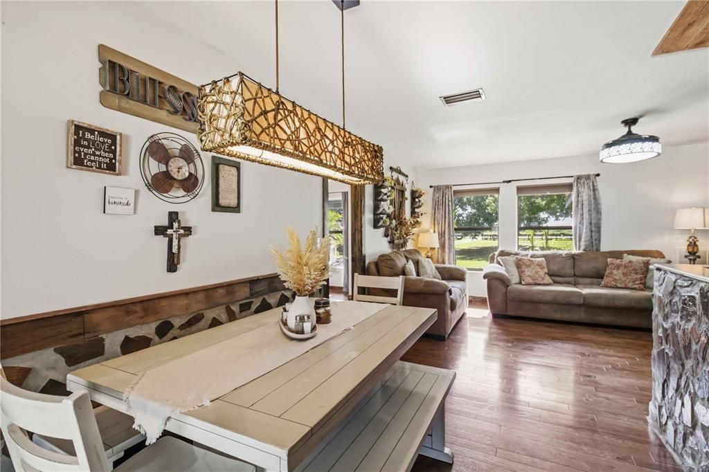 For Sale: $359,000 (3 beds, 2 baths, 1161 Square Feet)