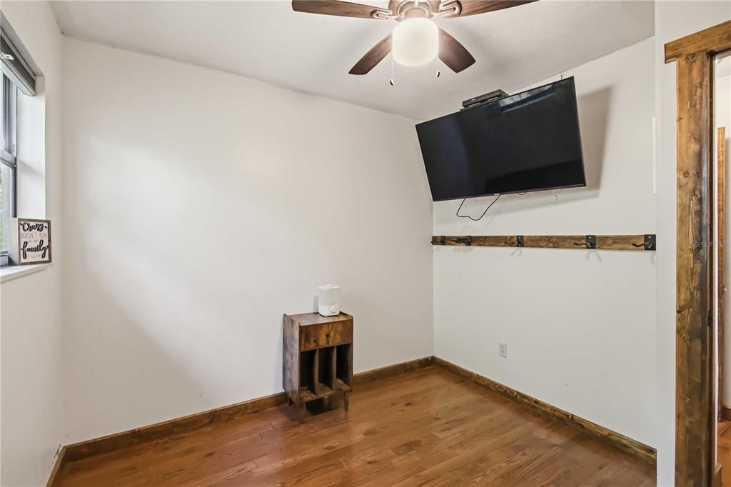 For Sale: $359,000 (3 beds, 2 baths, 1161 Square Feet)