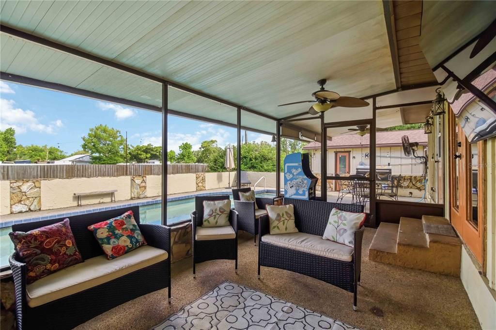 For Sale: $359,000 (3 beds, 2 baths, 1161 Square Feet)