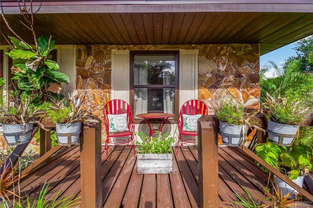 For Sale: $359,000 (3 beds, 2 baths, 1161 Square Feet)