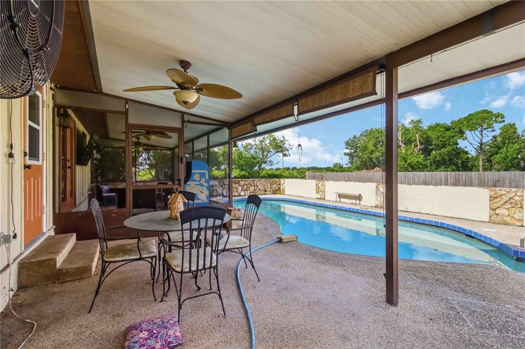 For Sale: $359,000 (3 beds, 2 baths, 1161 Square Feet)