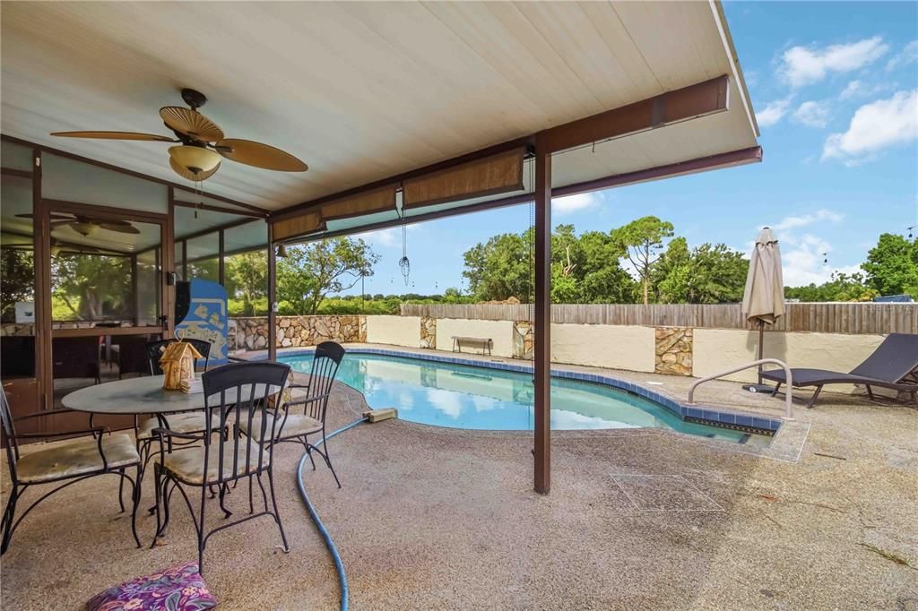 For Sale: $359,000 (3 beds, 2 baths, 1161 Square Feet)