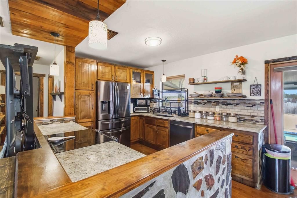 For Sale: $359,000 (3 beds, 2 baths, 1161 Square Feet)