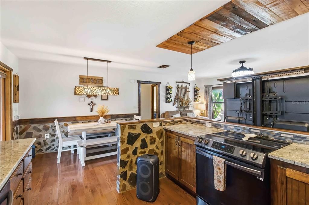 For Sale: $359,000 (3 beds, 2 baths, 1161 Square Feet)