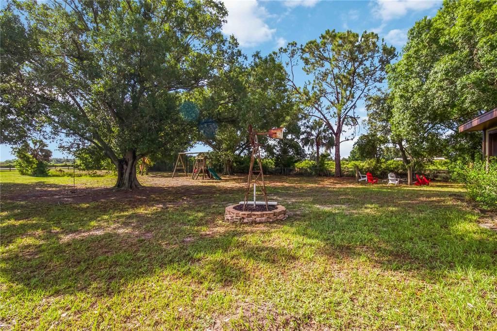 For Sale: $359,000 (3 beds, 2 baths, 1161 Square Feet)