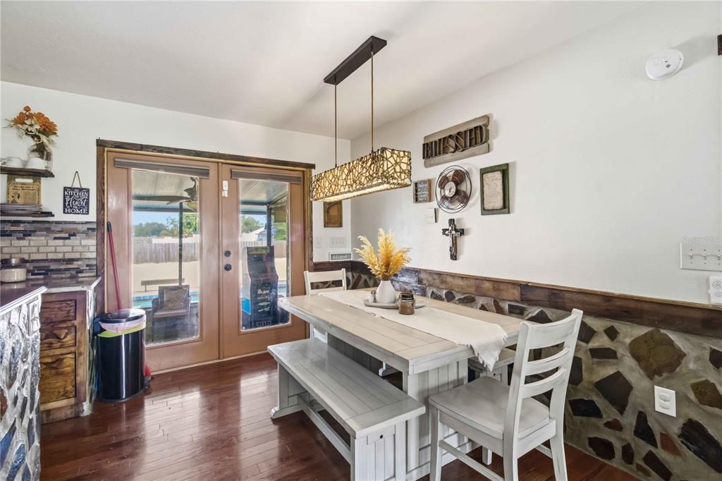 For Sale: $359,000 (3 beds, 2 baths, 1161 Square Feet)