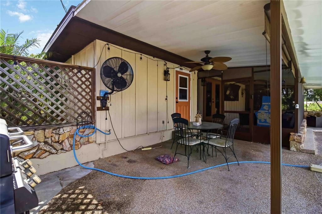 For Sale: $359,000 (3 beds, 2 baths, 1161 Square Feet)