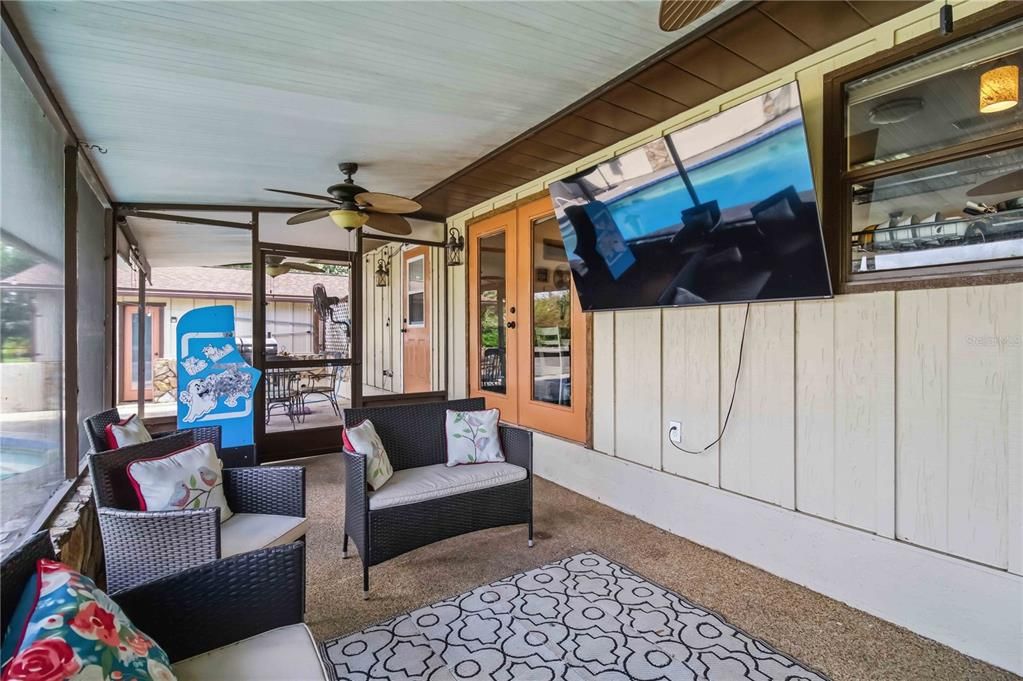 For Sale: $359,000 (3 beds, 2 baths, 1161 Square Feet)