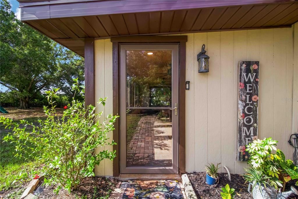 For Sale: $359,000 (3 beds, 2 baths, 1161 Square Feet)