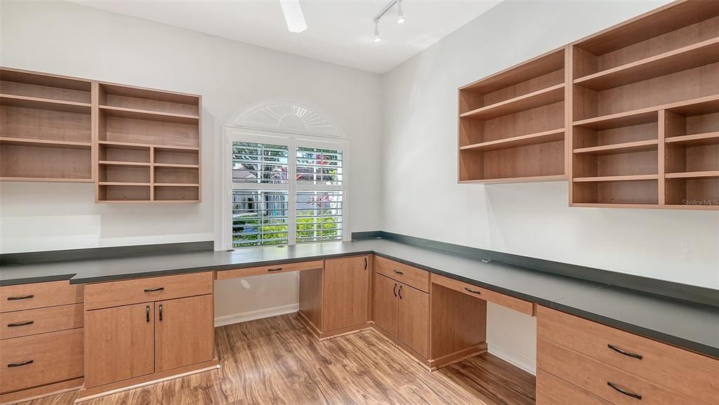 Active With Contract: $439,000 (3 beds, 2 baths, 1928 Square Feet)