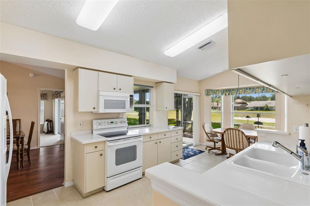 For Sale: $340,000 (2 beds, 2 baths, 1818 Square Feet)