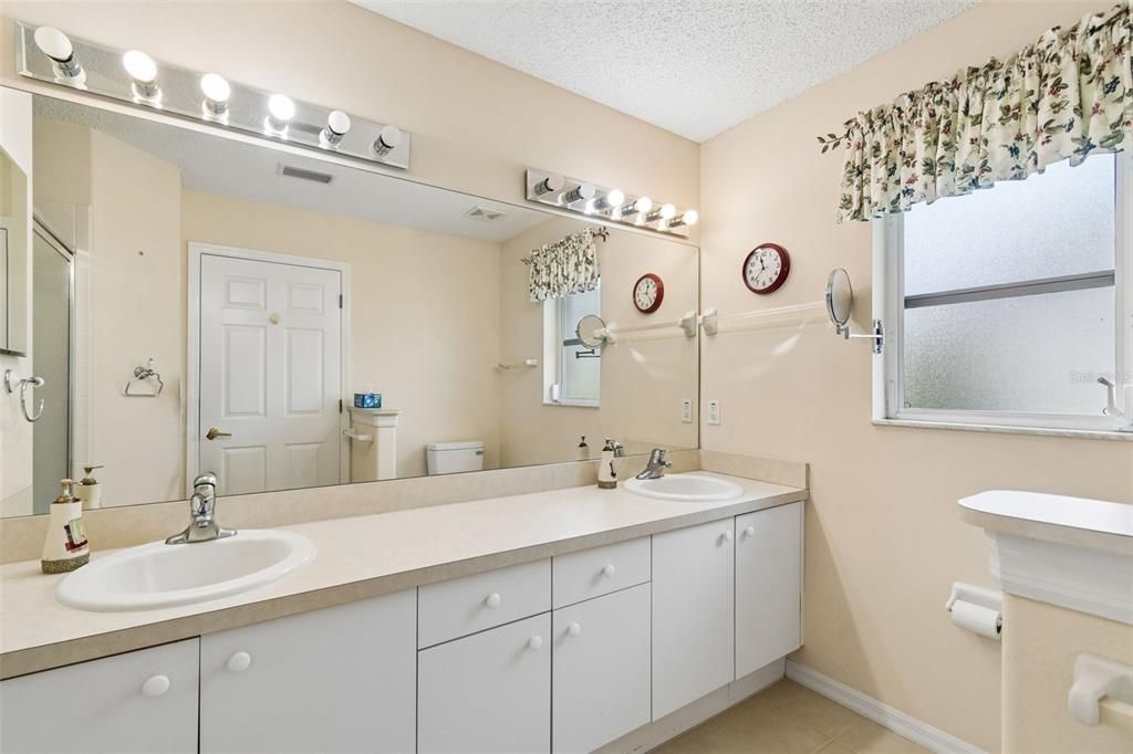For Sale: $340,000 (2 beds, 2 baths, 1818 Square Feet)