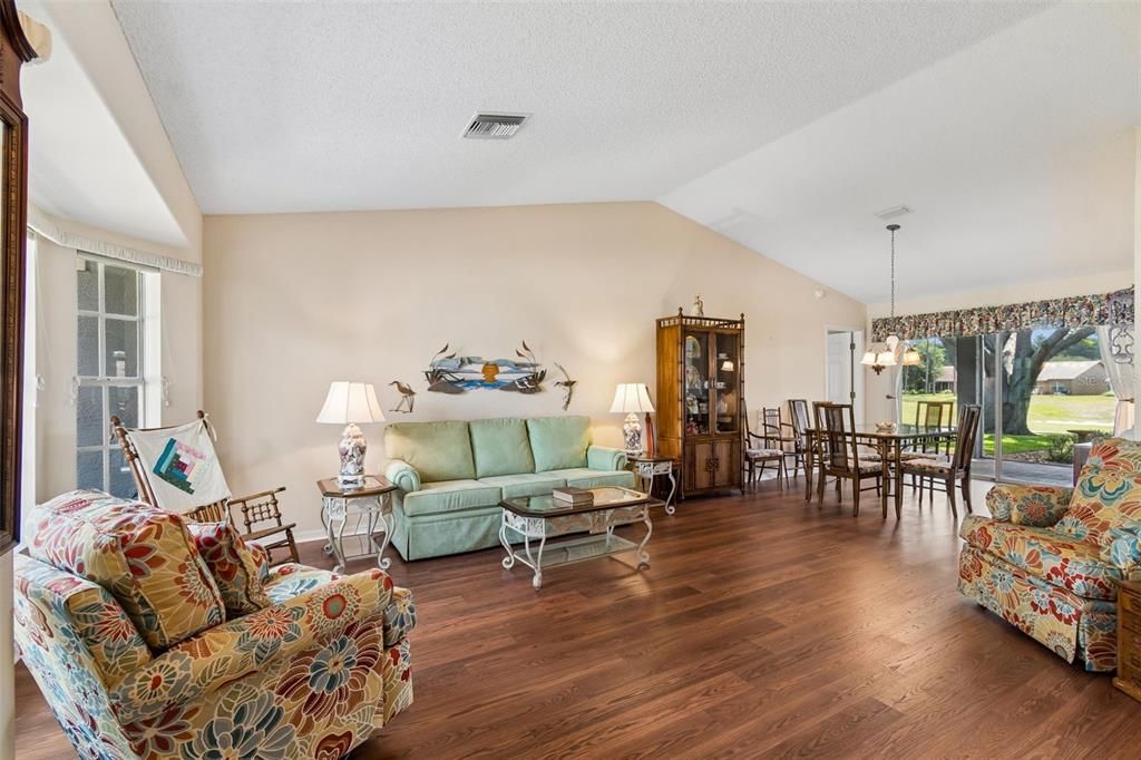 For Sale: $340,000 (2 beds, 2 baths, 1818 Square Feet)