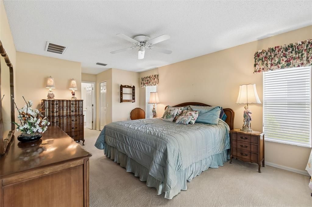 For Sale: $340,000 (2 beds, 2 baths, 1818 Square Feet)