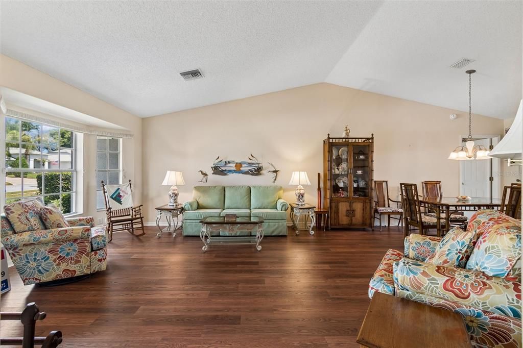 For Sale: $340,000 (2 beds, 2 baths, 1818 Square Feet)