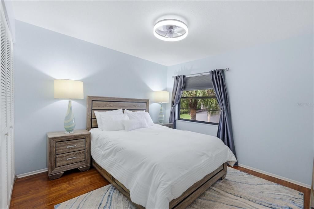 For Sale: $195,000 (2 beds, 1 baths, 860 Square Feet)