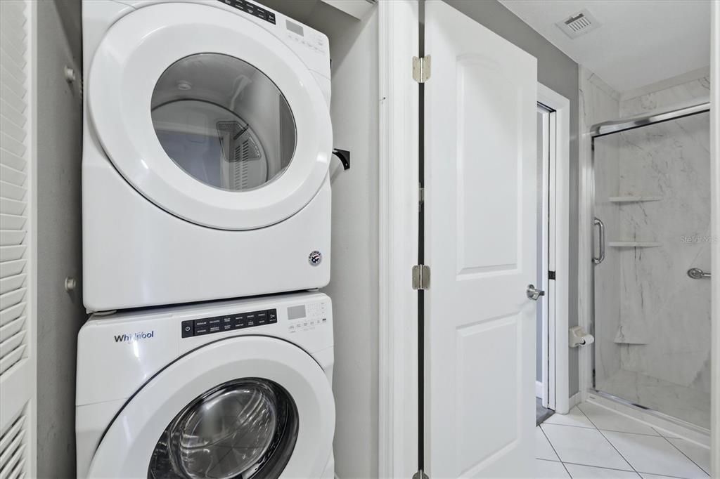 For Sale: $195,000 (2 beds, 1 baths, 860 Square Feet)
