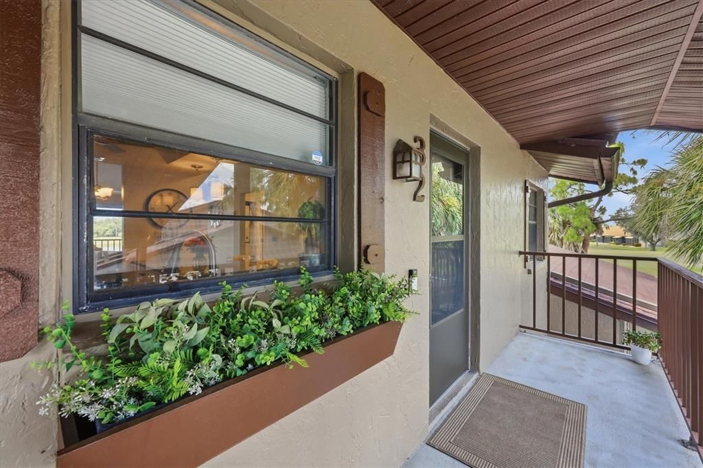 For Sale: $195,000 (2 beds, 1 baths, 860 Square Feet)