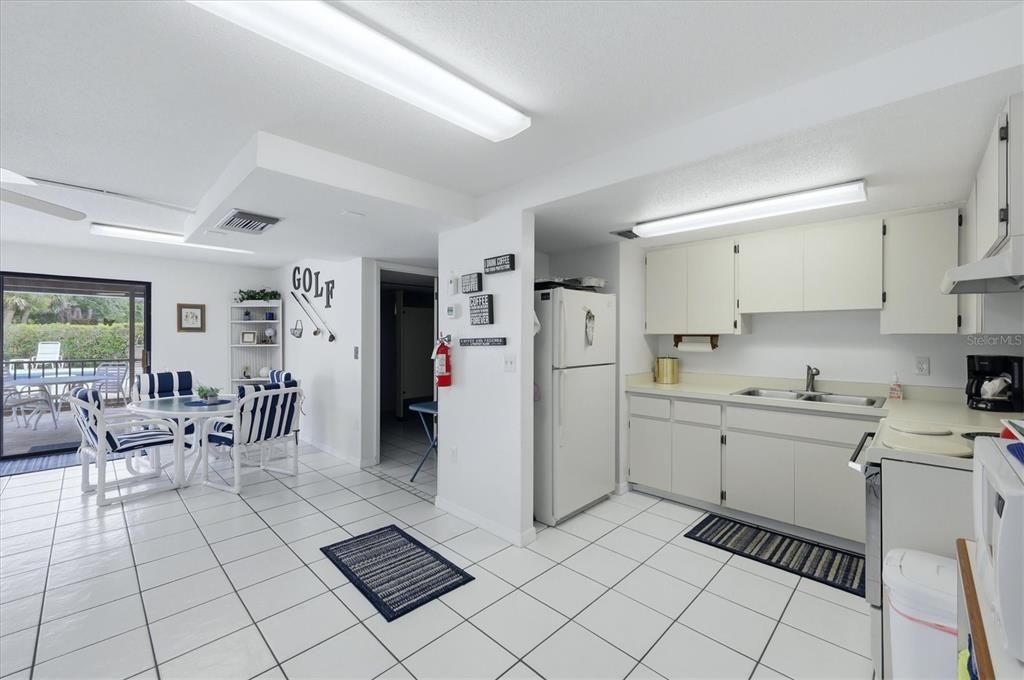For Sale: $195,000 (2 beds, 1 baths, 860 Square Feet)