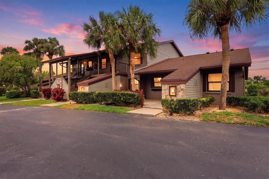 For Sale: $195,000 (2 beds, 1 baths, 860 Square Feet)