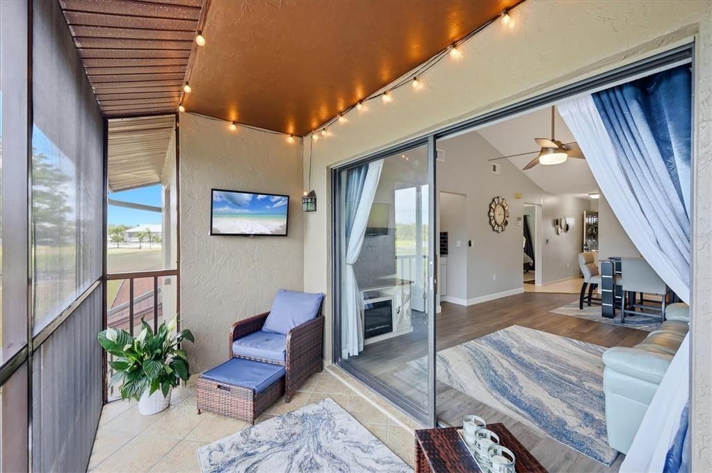 For Sale: $195,000 (2 beds, 1 baths, 860 Square Feet)