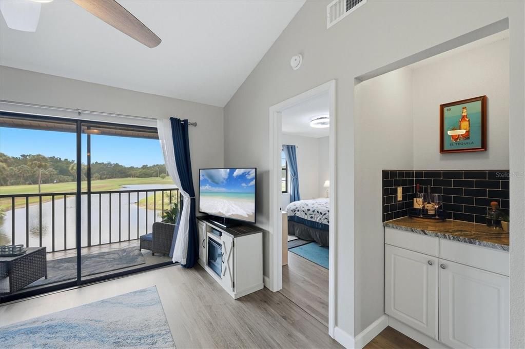 For Sale: $195,000 (2 beds, 1 baths, 860 Square Feet)
