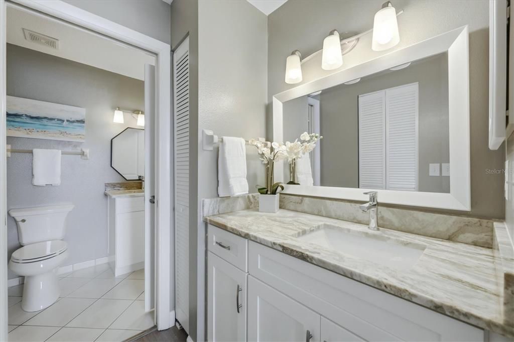 For Sale: $195,000 (2 beds, 1 baths, 860 Square Feet)