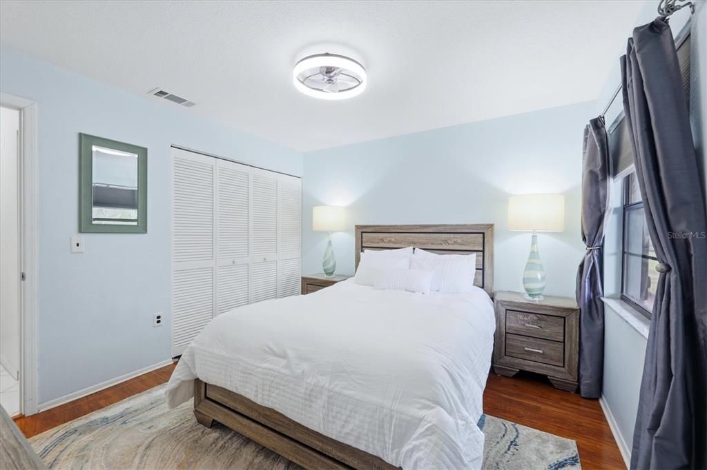 For Sale: $195,000 (2 beds, 1 baths, 860 Square Feet)
