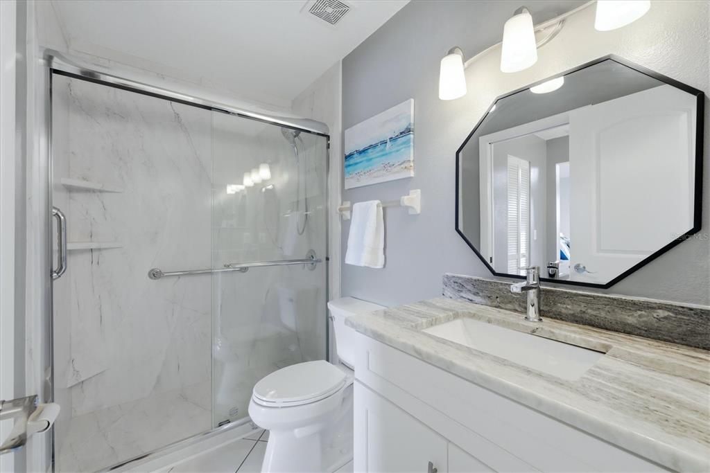 For Sale: $195,000 (2 beds, 1 baths, 860 Square Feet)