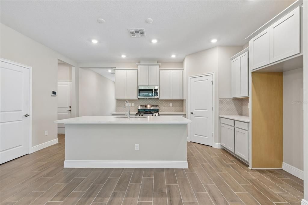 For Sale: $467,045 (4 beds, 3 baths, 2166 Square Feet)