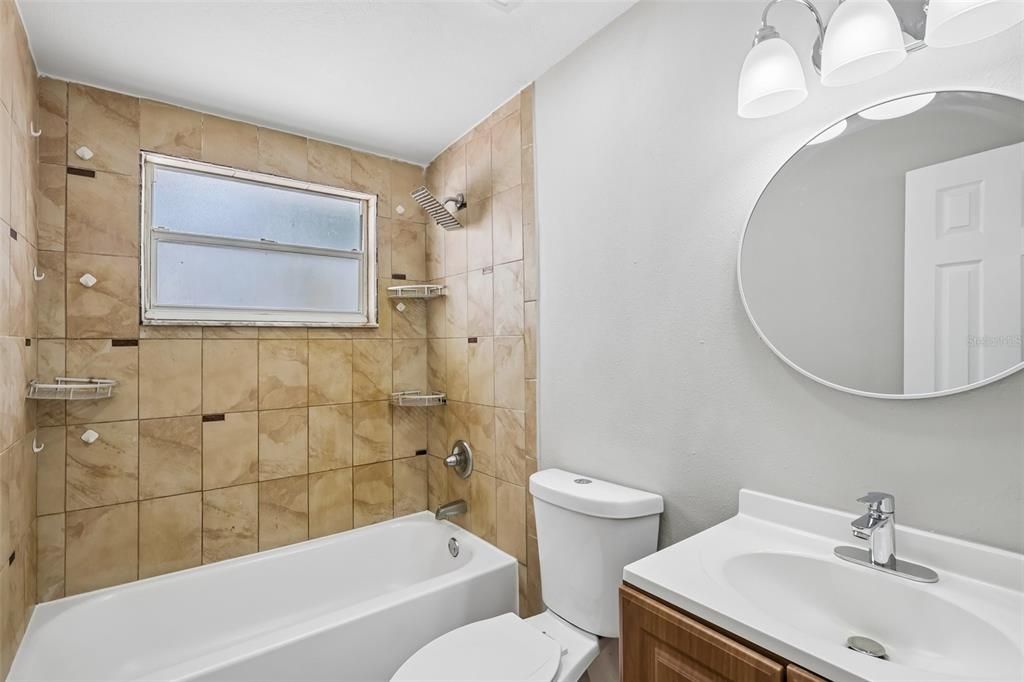 Activo con contrato: $220,000 (3 camas, 1 baños, 1264 Pies cuadrados)