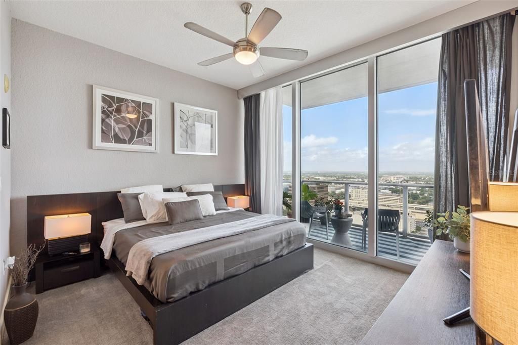 For Sale: $579,999 (2 beds, 2 baths, 1268 Square Feet)