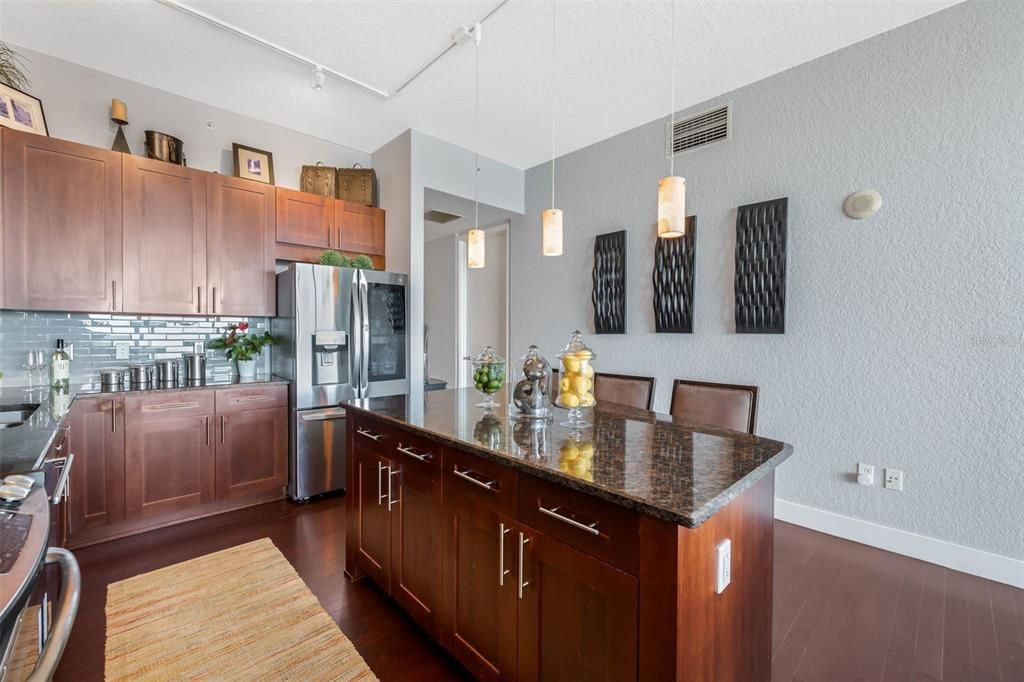For Sale: $579,999 (2 beds, 2 baths, 1268 Square Feet)