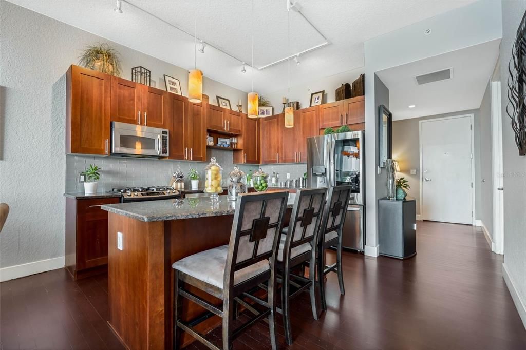For Sale: $579,999 (2 beds, 2 baths, 1268 Square Feet)
