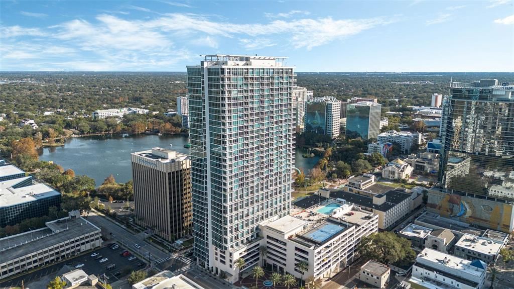 For Sale: $579,999 (2 beds, 2 baths, 1268 Square Feet)