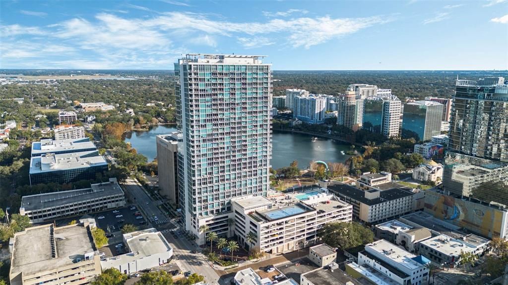 For Sale: $579,999 (2 beds, 2 baths, 1268 Square Feet)