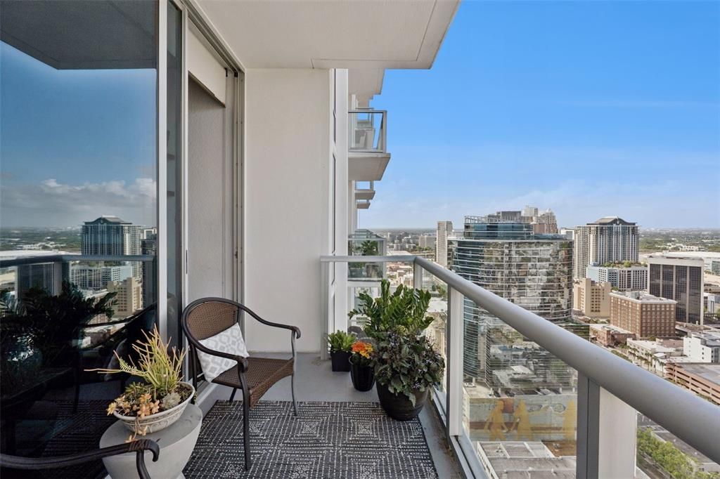 For Sale: $579,999 (2 beds, 2 baths, 1268 Square Feet)