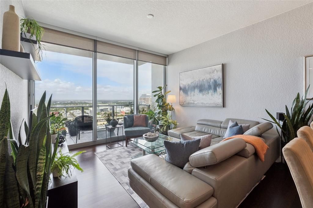 For Sale: $579,999 (2 beds, 2 baths, 1268 Square Feet)
