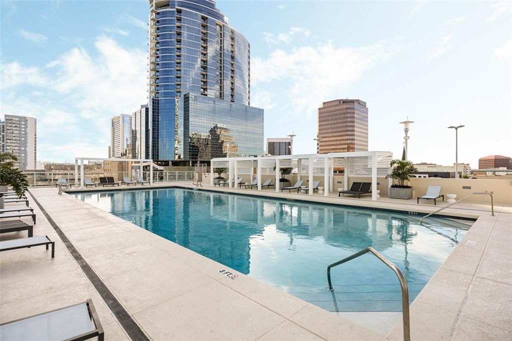 For Sale: $579,999 (2 beds, 2 baths, 1268 Square Feet)