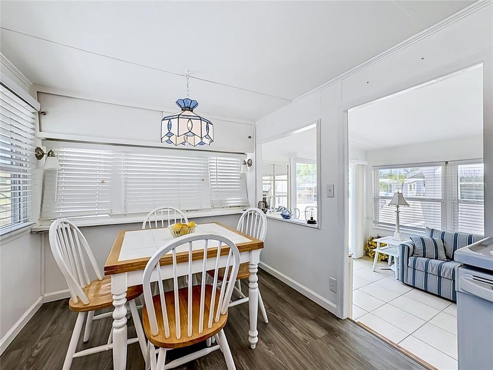 For Sale: $155,000 (1 beds, 1 baths, 460 Square Feet)