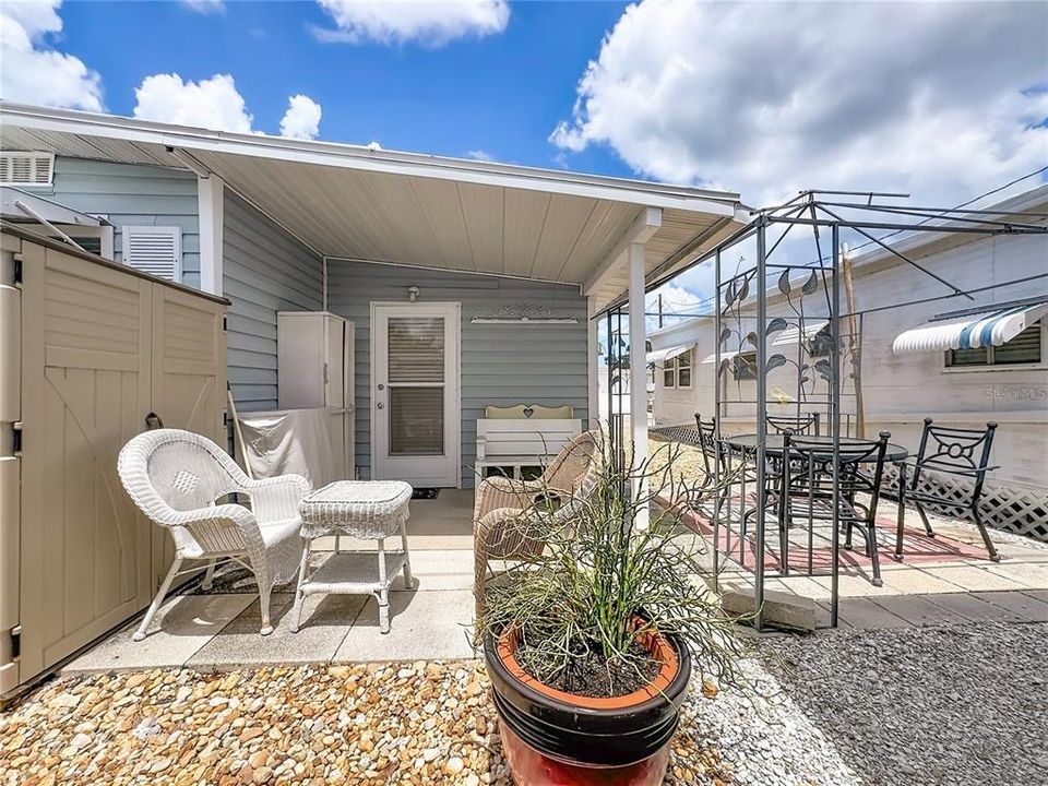 For Sale: $155,000 (1 beds, 1 baths, 460 Square Feet)