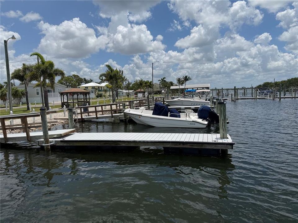 For Sale: $155,000 (1 beds, 1 baths, 460 Square Feet)