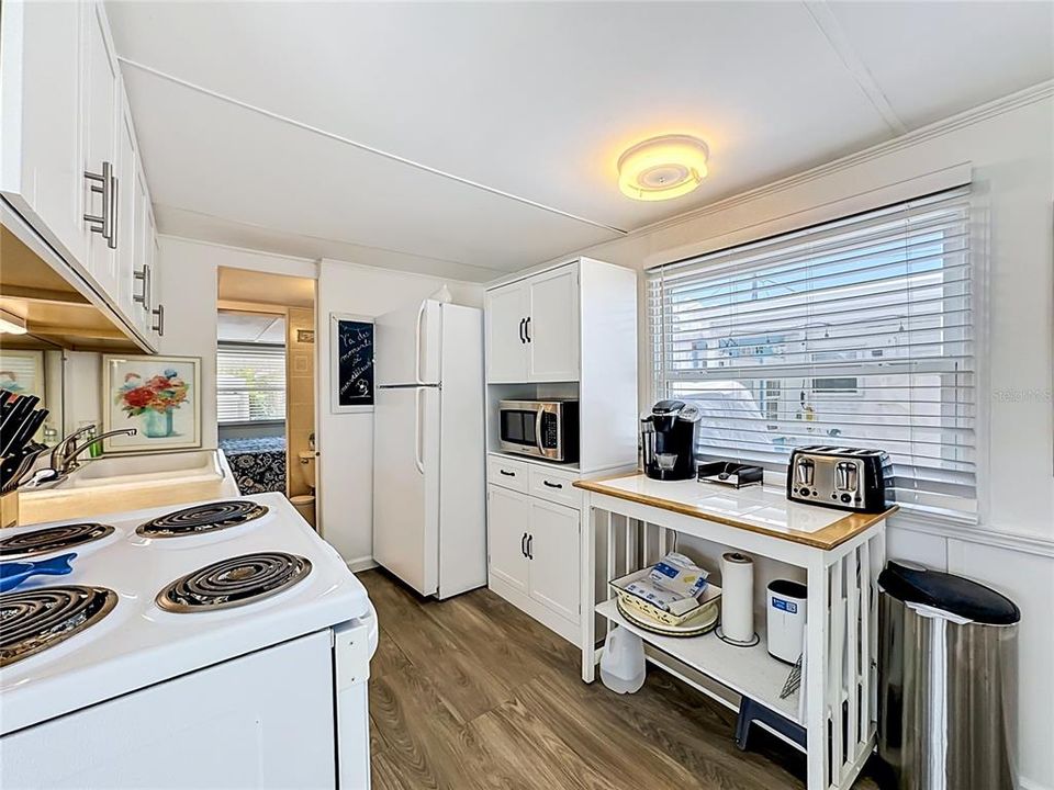 For Sale: $155,000 (1 beds, 1 baths, 460 Square Feet)