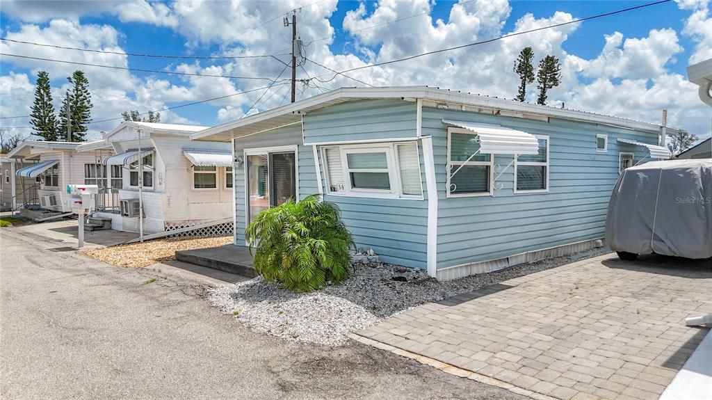 For Sale: $155,000 (1 beds, 1 baths, 460 Square Feet)